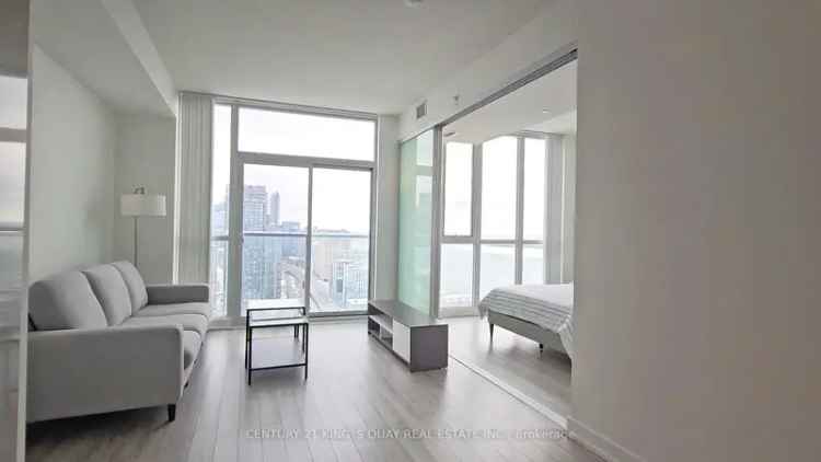 Luxury 1 1 Condo Near CN Tower Stunning Lake City Views