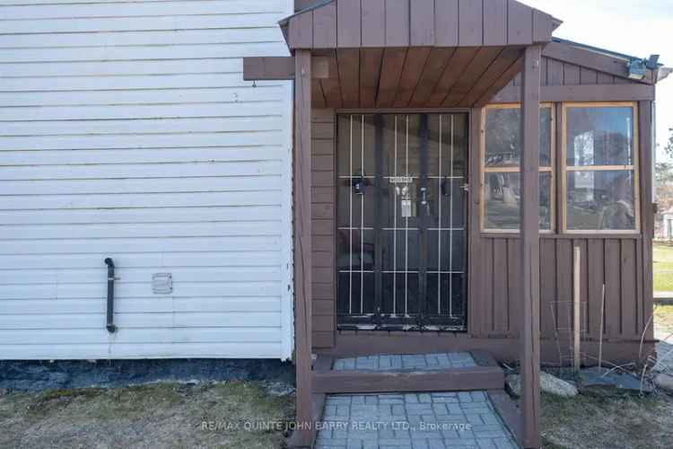 5 Bedroom 3 Bath Home Near 401 Great for Investors and First Time Home Buyers