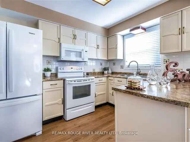 House For Sale in Whitby, Ontario