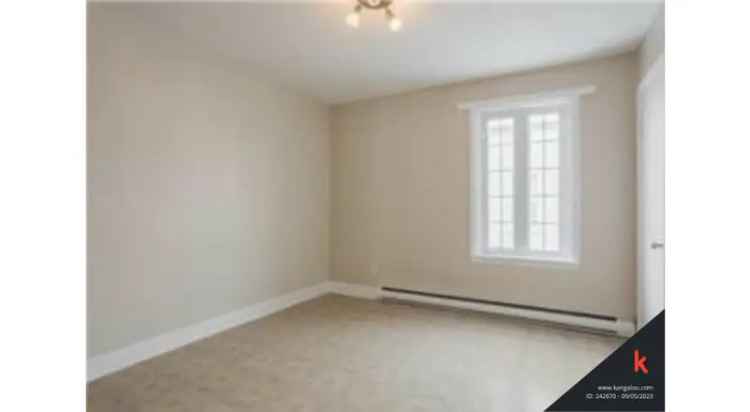 Renovated 3 Bedroom Apartment Near Amenities