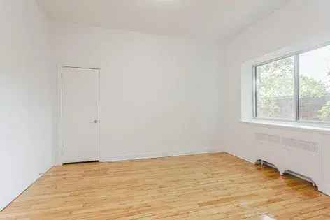 Rent 1 Room Apartment in Downtown Montreal with Ample Storage