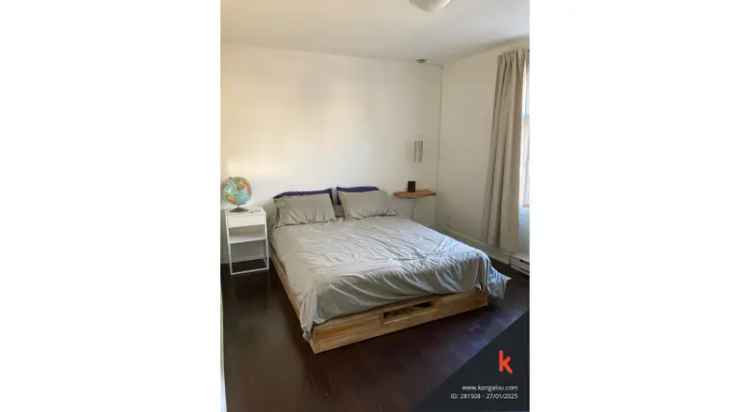 Room for Rent in Ville-Marie with Terrace and Furnished