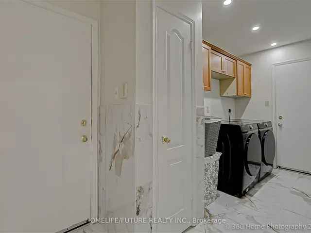 4500 Sqft Open Concept Home Remodeled Kitchen Updated Washrooms