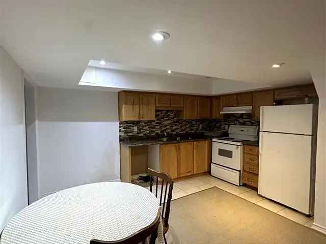 2 Bedroom Basement Unit in Bradford Family Friendly Neighborhood