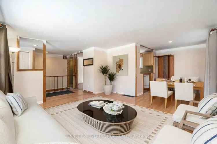 3-Bedroom Bungalow in Stittsville Large Lot Family Home