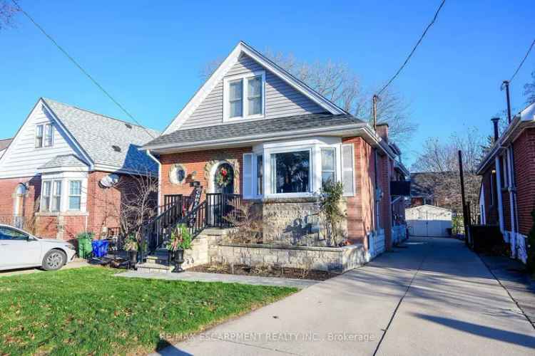 House For Sale in Hamilton, Ontario