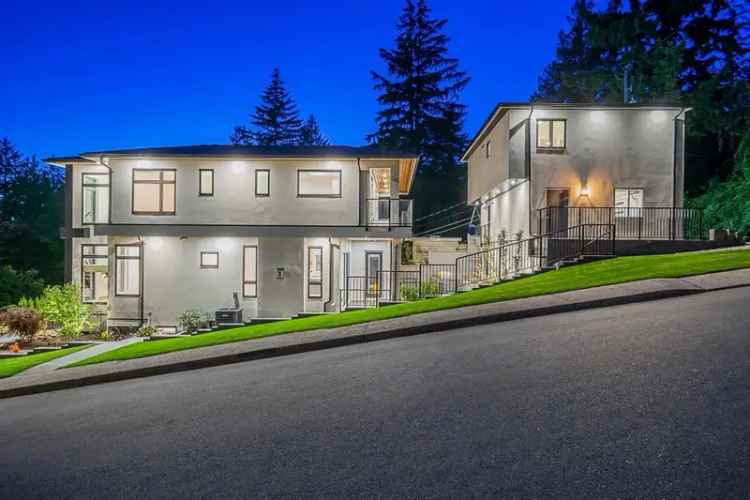 Luxury Contemporary Home with Laneway & Panoramic Views