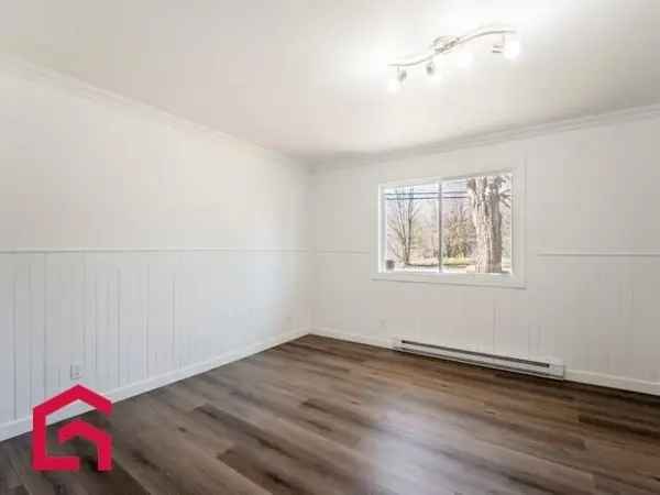 Renovated 2-Bedroom Bungalow Near Lac Morin