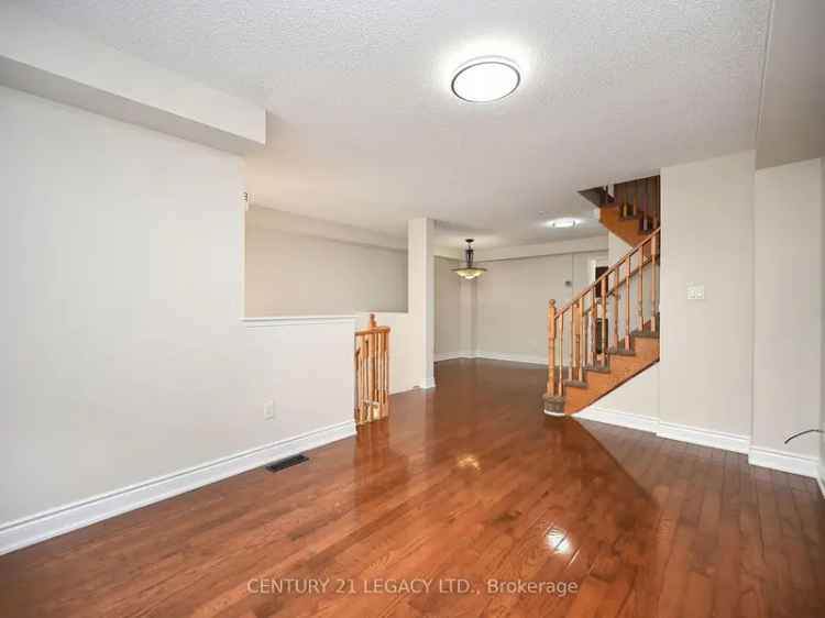 3 Bed 3 Bath Townhouse near Shoppers World and Sheridan College