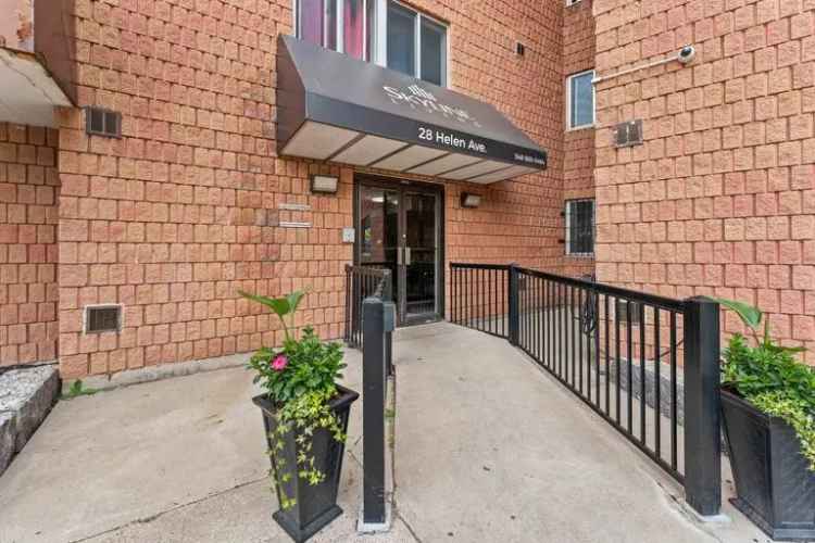 Spacious Renovated Apartments in West Brant