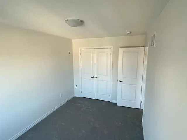 House Close To All Amenities Schools Parks Shopping Golf Transit