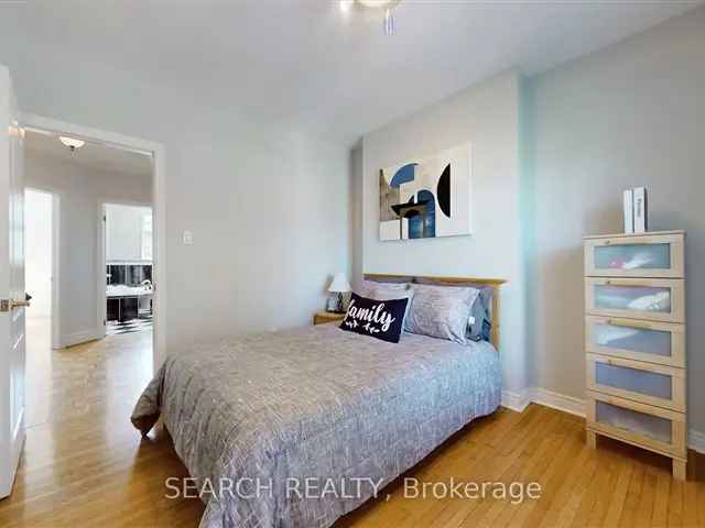 Luxury Trinity Bellwoods Home 5 Beds 3 Car Garage Pool