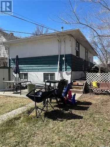 House For Sale In Pleasant Hill, Saskatoon, Saskatchewan