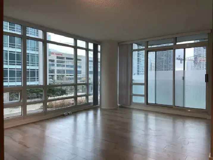 Spacious 1 Bedroom Den Corner Unit Downtown Toronto