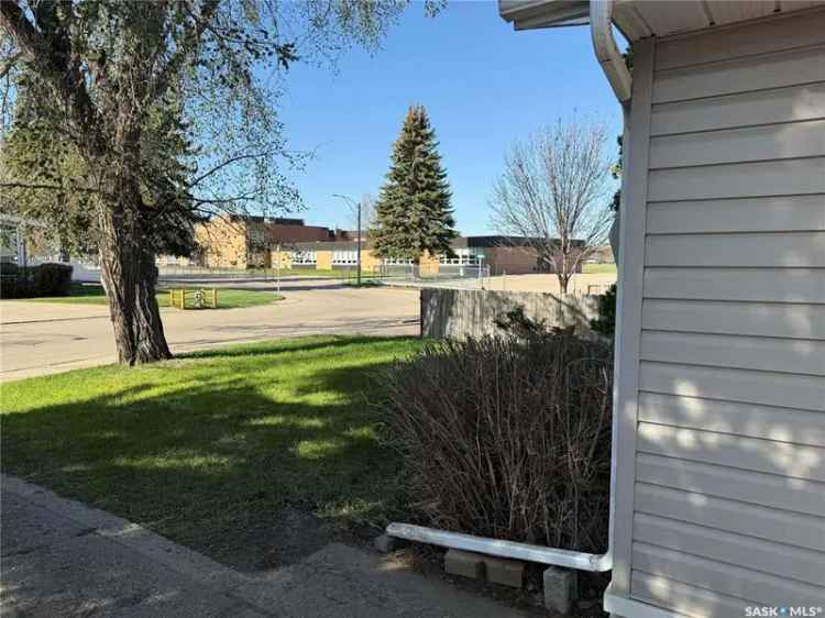 Move in Ready 3 Bedroom Bungalow Near Ecole Palliser Heights