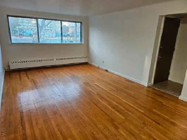 1 Bedroom Apartment, Available Now, Near Carling & Merivale