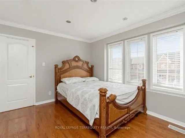 House For Sale in Mississauga, Ontario