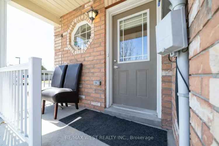 Townhouse For Sale in Barrie, Ontario