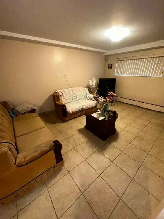 Bachelor for rent Saint Leonard