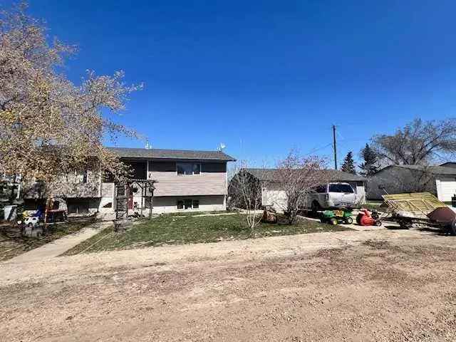 Round Hill Bi-Level Home 4 Bed 3 Bath Large Lot Detached Garage