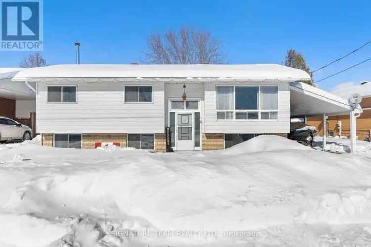 3 1 Bedroom Raised Bungalow in Cobden Family Home