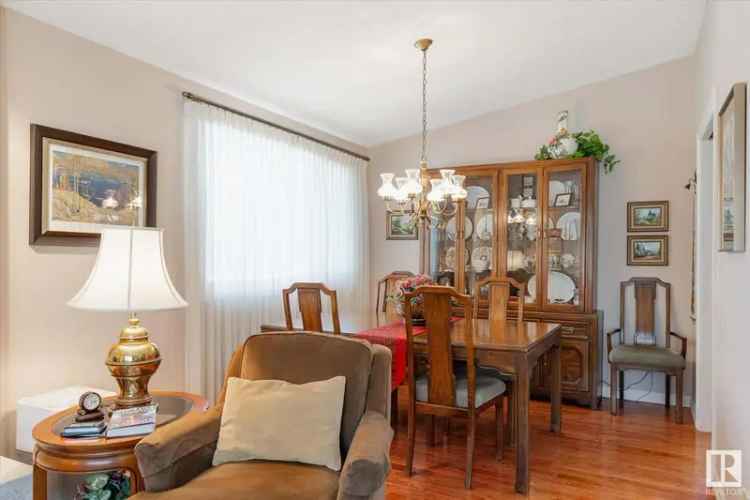 Updated Open Beam Bungalow - Family Home