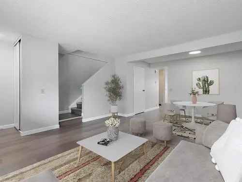 Newly Renovated 3-Bedroom Townhouse in Minchau Edmonton