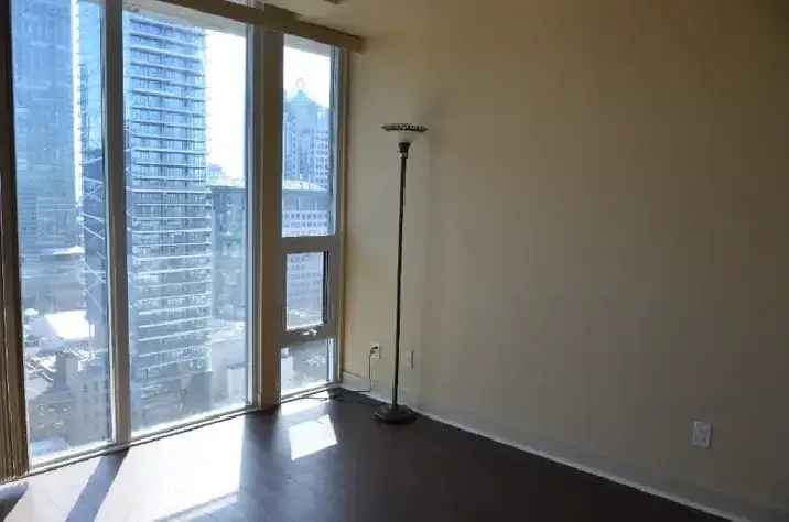 1 Bedroom Condo For Rent Downtown Toronto CN Tower View