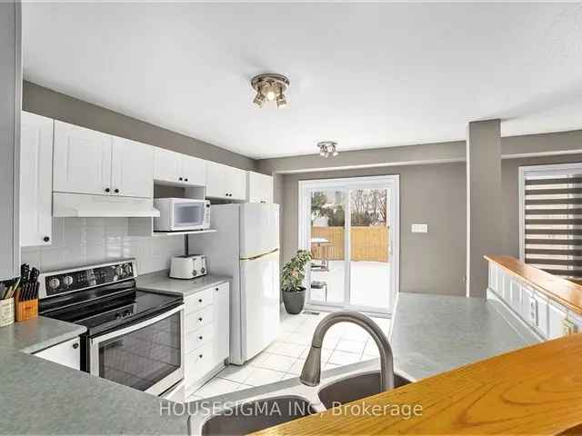 3 Bedroom Barrhaven Townhouse  Near Elementary School