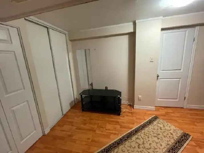 Rent Shared Female Room with Garden Features Near Midland and Eglinton