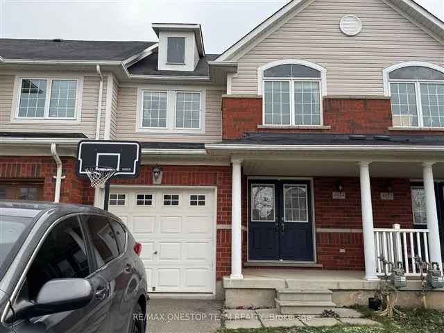 Beautiful 3 Bedroom Townhouse with Finished Basement Near 407