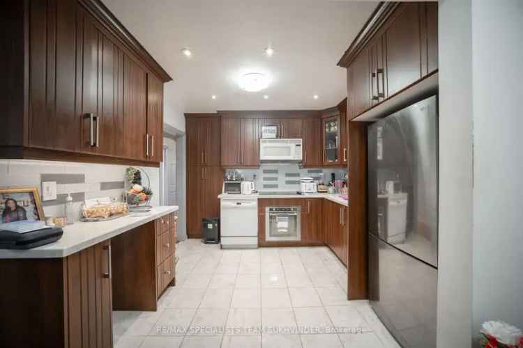 House For Sale in Toronto, Ontario