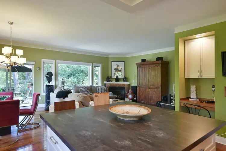 3-Bedroom Sechelt Home with Mountain Views and Private Yard