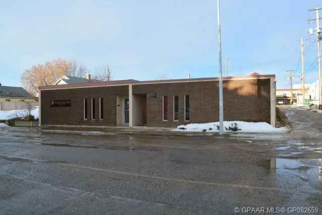 Commercial property For Sale in 9910, 97 Avenue, Peace River, Alberta