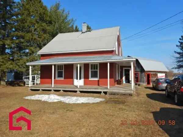 One and a Half Storey House for Sale Near Victoriaville
