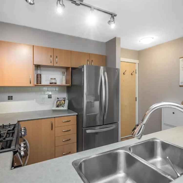 Bright Klahanie Condo 2 Bed 2 Bath Updated