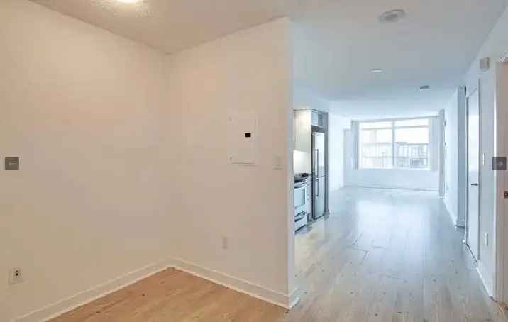 Spacious one plus den Apartment in Toronto ( City place)