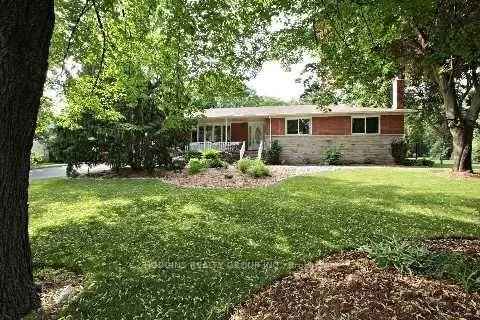 Renovated Lorne Park Bungalow with Saltwater Pool