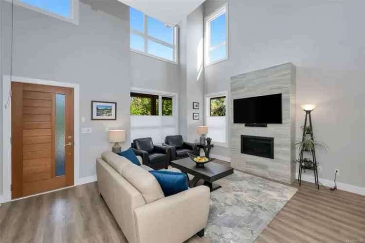 Oak Bay Luxury Townhome - Ocean Views & Spacious Layout