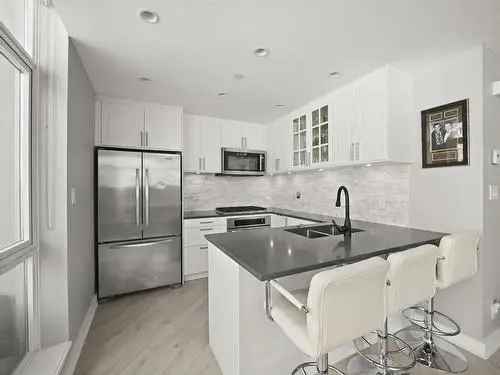 Townhouse For Sale In Central Business District Vancouver