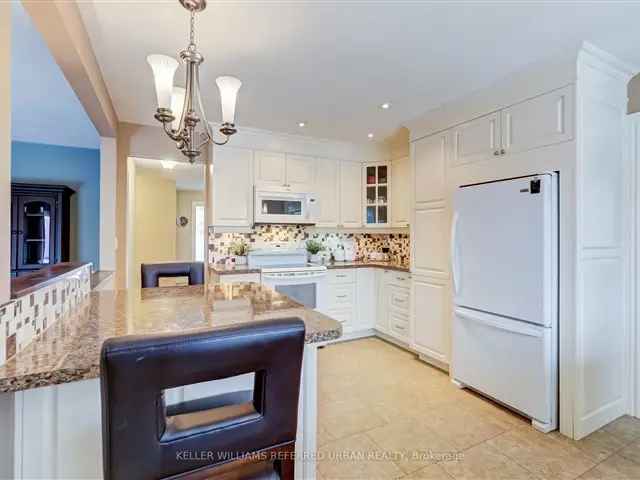 House For Sale in 88, Timpson Drive, Aurora, Ontario