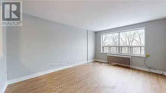 1 room apartment of 332 m² in Toronto