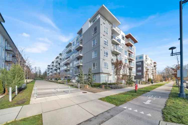 2 Bed 2 Bath Ground Floor Unit with Amenities and Parking