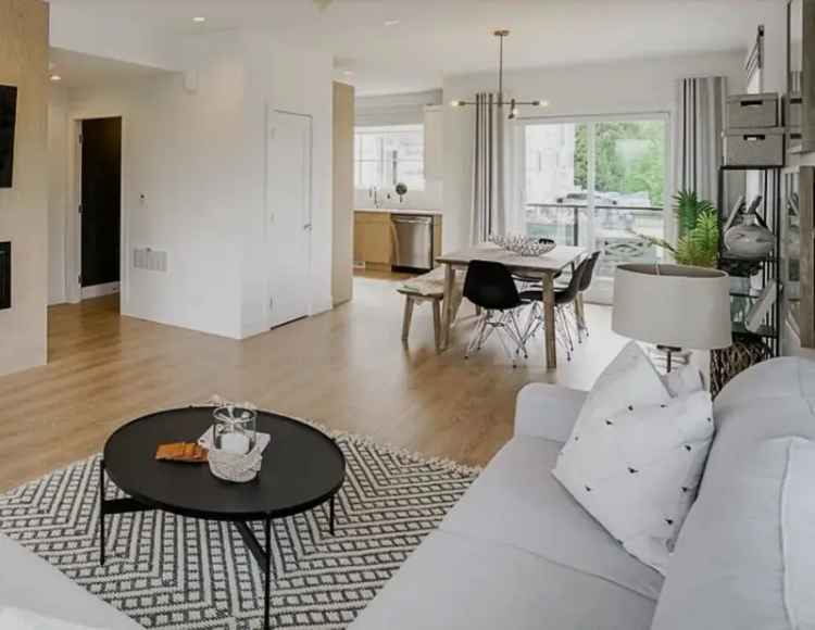 Condo For Sale in Surrey, British Columbia