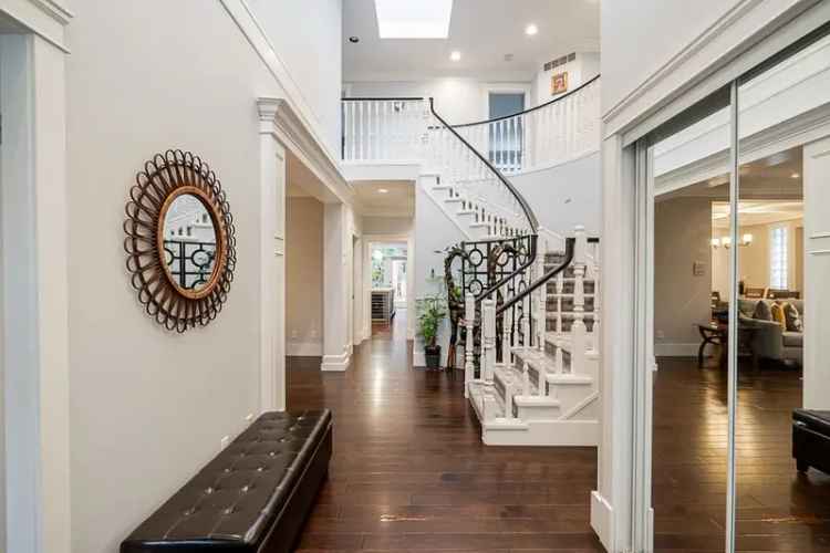 Massive 3892 sqft Home 5 Beds 35 Baths Legal Suite