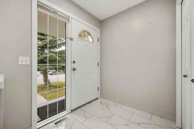 House For Sale in Calgary, Alberta