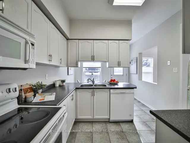 Immaculate 2600 Sqft Freehold Townhome Near Schools and Parks