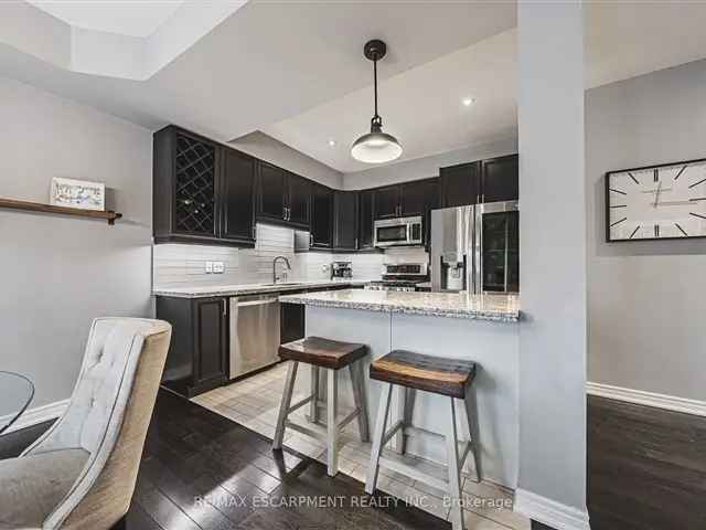 Townhouse For Sale in Hamilton, Ontario