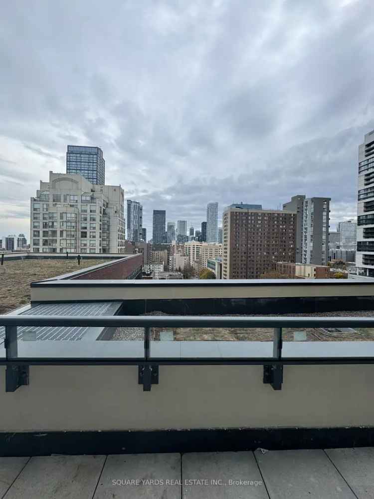 Toronto Condo 1+Den - New High End Amenities