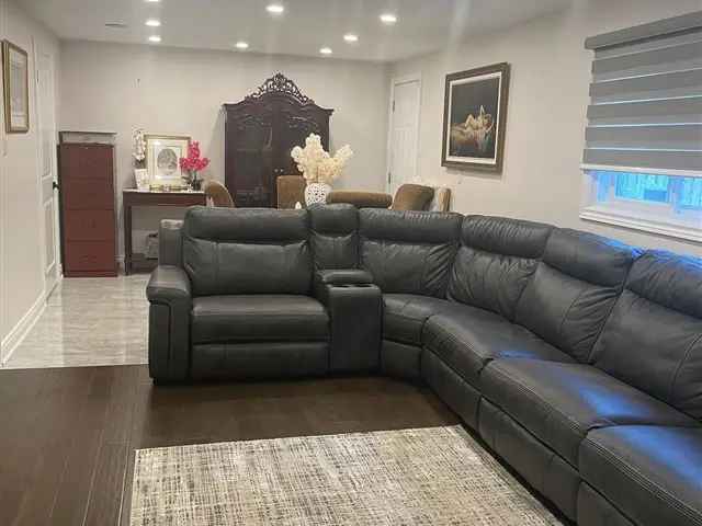 House For Sale in Barrie, Ontario